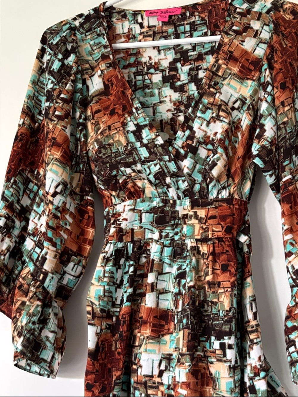 NWOT Betsey Johnson geometric print blouse - Picture 4 of 9